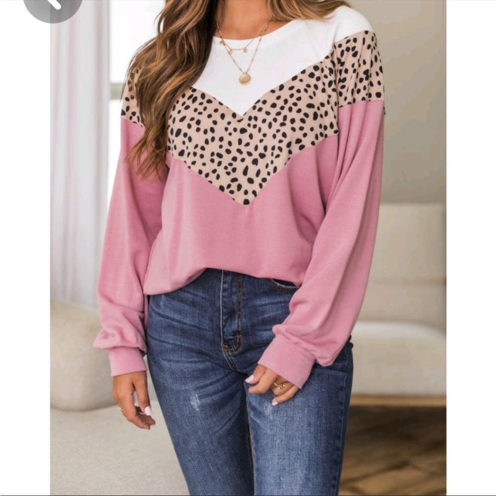 Pink Lily Leopard Graphic Sweatshirt